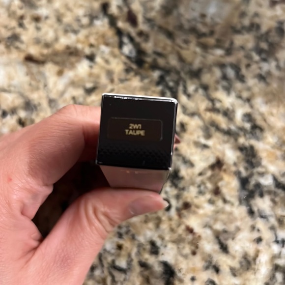 Brand new Tom Ford traceless matte concealer in Taupe. 2W1 - Picture 2 of 3
